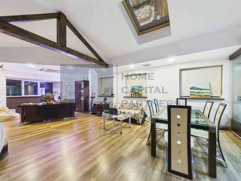 Casa Proprietate rezidentiala unica: 726 mp, 15 camere, 4 niveluri