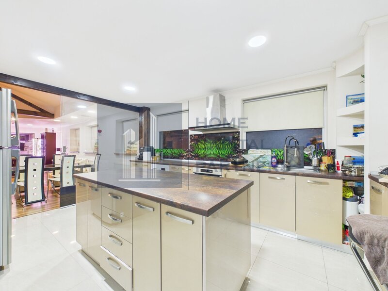 Casa Proprietate rezidentiala unica: 726 mp, 15 camere, 4 niveluri