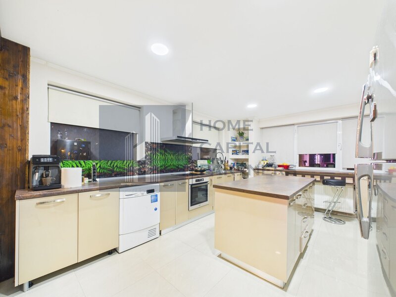 Casa Proprietate rezidentiala unica: 726 mp, 15 camere, 4 niveluri