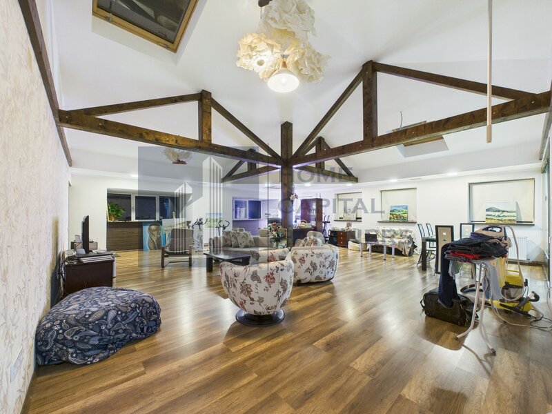 Casa Proprietate rezidentiala unica: 726 mp, 15 camere, 4 niveluri