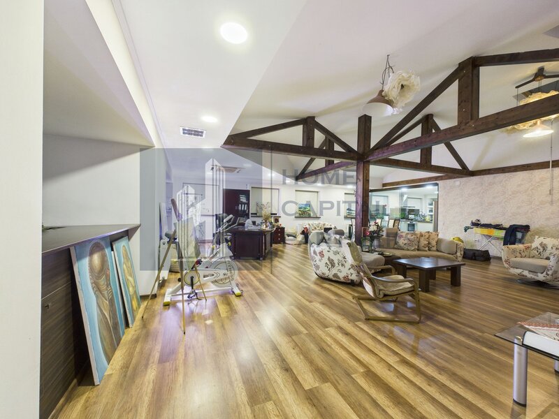 Casa Proprietate rezidentiala unica: 726 mp, 15 camere, 4 niveluri