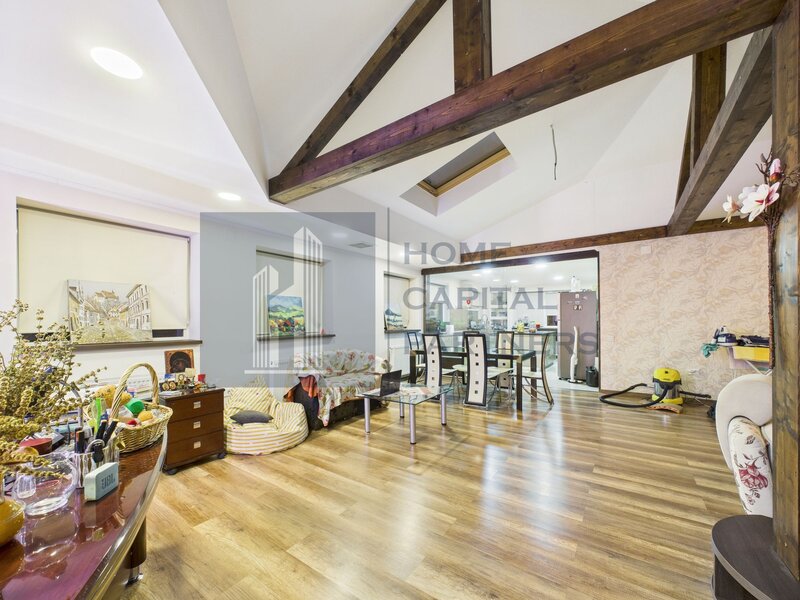 Casa Proprietate rezidentiala unica: 726 mp, 15 camere, 4 niveluri