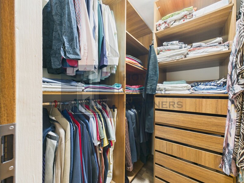 Casa Proprietate rezidentiala unica: 726 mp, 15 camere, 4 niveluri